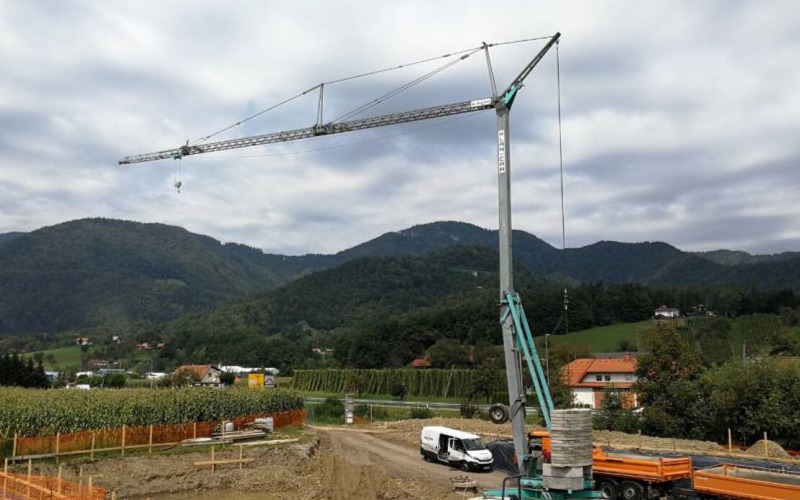 Transport et Déchargement avec Camion Plateau Grue 19T 1/2 journée :  Sepi-location : Location de pompes et groupes électrogène pour les  professionnels